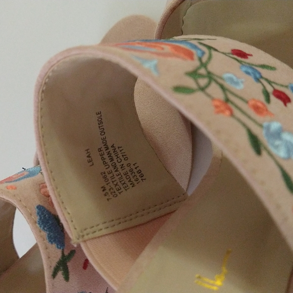 Nicole by Nicole Miller block heel embroidered mule. - Picture 3 of 5